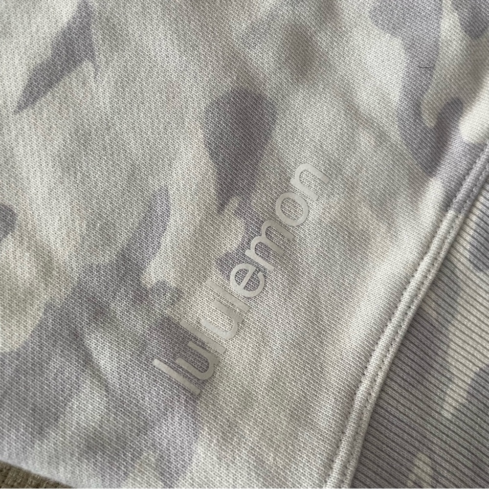 ** Lululemon ** perfectly oversized camouflage pullover crew, EUC, size 8 - Picture 3 of 5